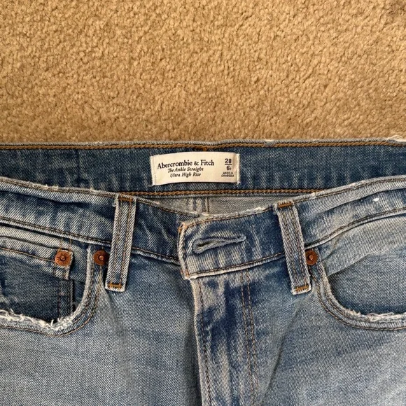 Abercrombie & Fitch High Rise Blue Jeans - Picture 2 of 6